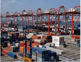 ���R���e�i�ӓ�