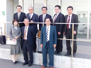 愛知県碧南市議会臨海対策特別委員会の9名の方々が東扇島防災拠点を視察されました。