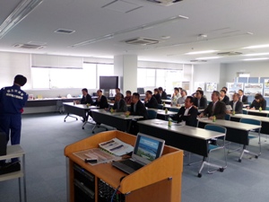 岩船港利用促進協議会（新潟県村上市）の24名の方々が東扇島防災拠点及び隣接の海上災害防止センター川崎基地を視察