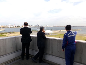 宮崎県庁危機管理課の2名の方が視察されました。