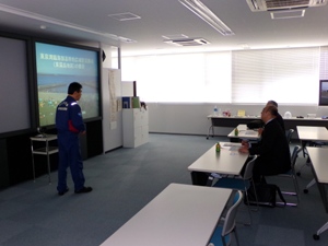 宮崎県庁危機管理課の2名の方が視察されました。