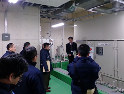 緊急物資輸送に使用する人工海浜の状況確認