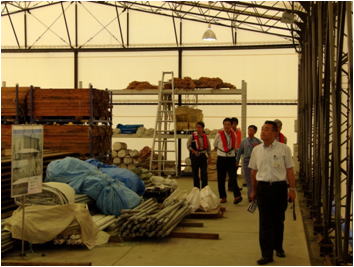 B1免震室にて、センターの免震機能について説明