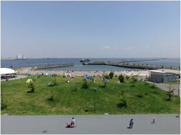 潮干狩りなどで賑わう人工海浜