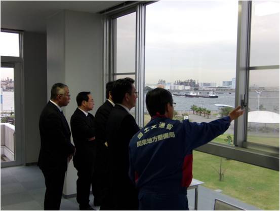 ３階のホールにて人口海浜の利用目的など説明