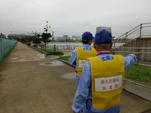 東扇島地区基幹的広域防災拠点の被災状況を確認する先遣隊