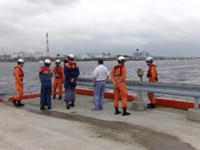 「防災訓練（2014年7月23日）」に向けて川崎市臨港消防署の現地視察が行われました。