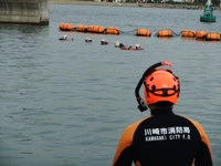 人工海浜（かわさきの浜）にて、川崎市消防局・幸消防署による水難救助訓練が行われました。 